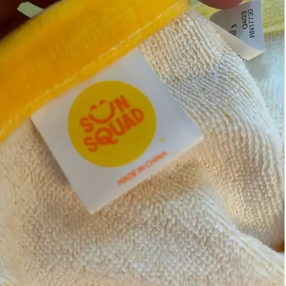 SUN SQUAD New 32" x 62" Yellow Sunshine Cotton Beach Towel - Picture 4 of 6